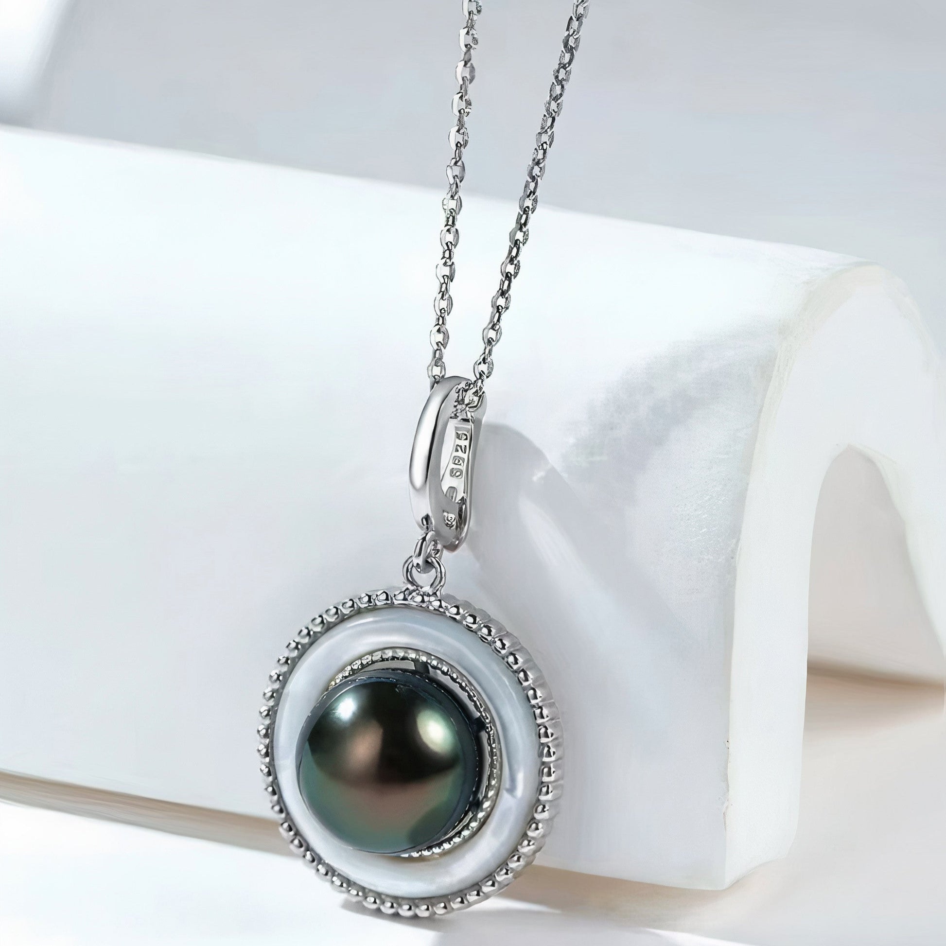 Pendentif Femme en Perle de Tahiti