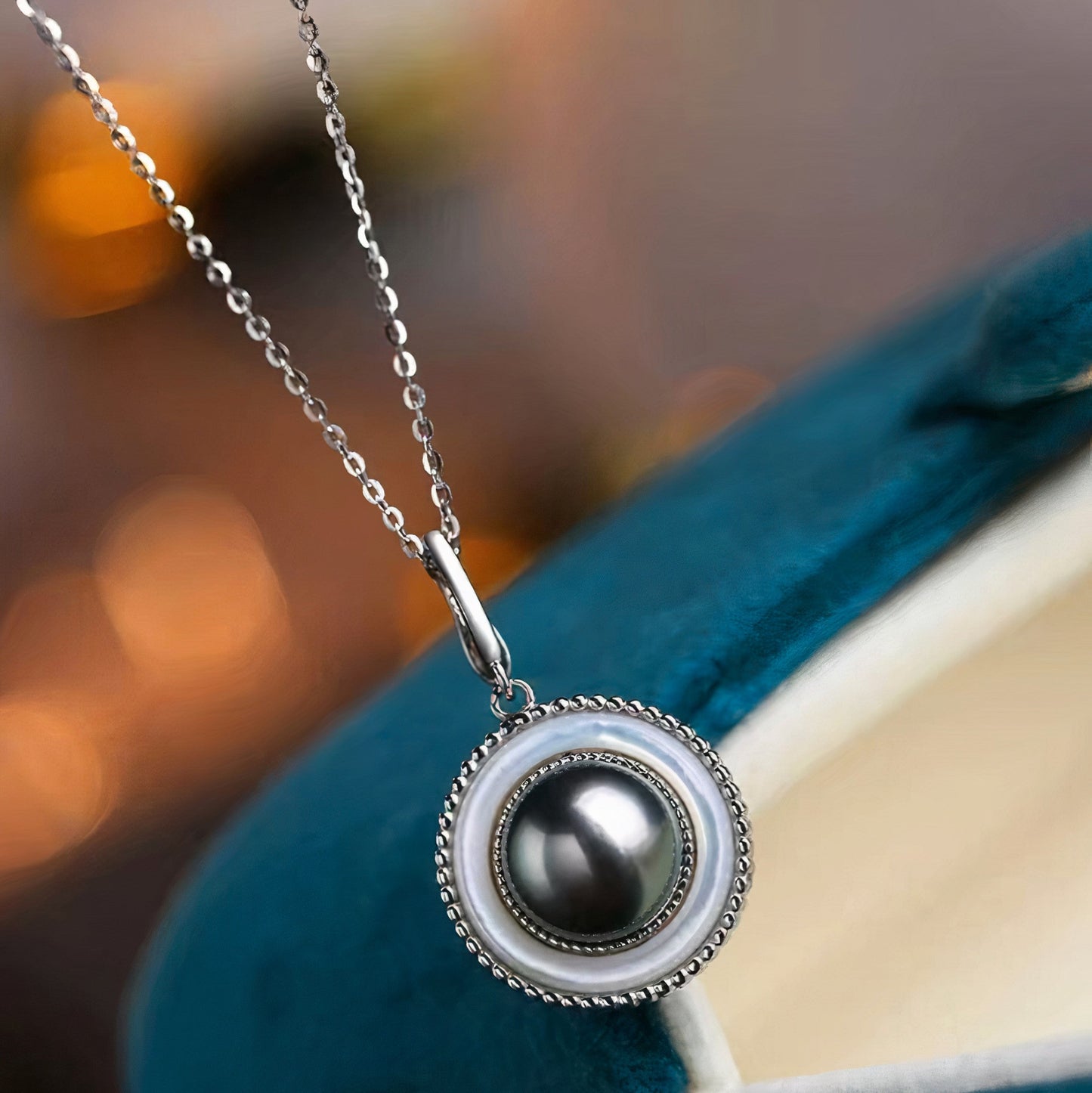 Pendentif Femme en Perle de Tahiti