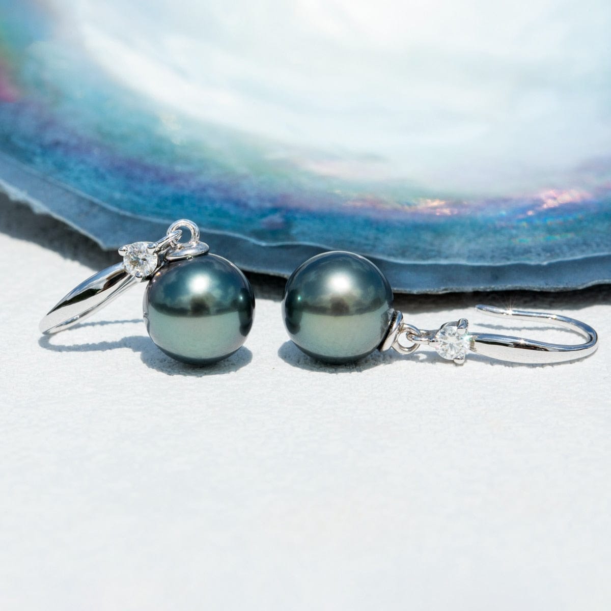 Boucles d’oreilles AG925 rh. et perles noires de Tahiti 10×12 mm Boucles d’oreilles AG925 rh. et perles noires de Tahiti 10×12 mm